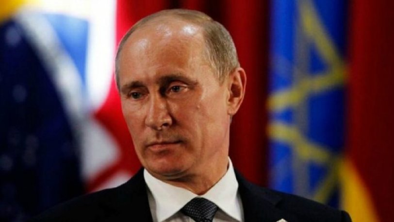 Συγκλονιστική φωτό: Ο συντετριμμένος Πούτιν μπροστά στο φέρετρο του Ρώσου πρέσβη (Photo) - Media
