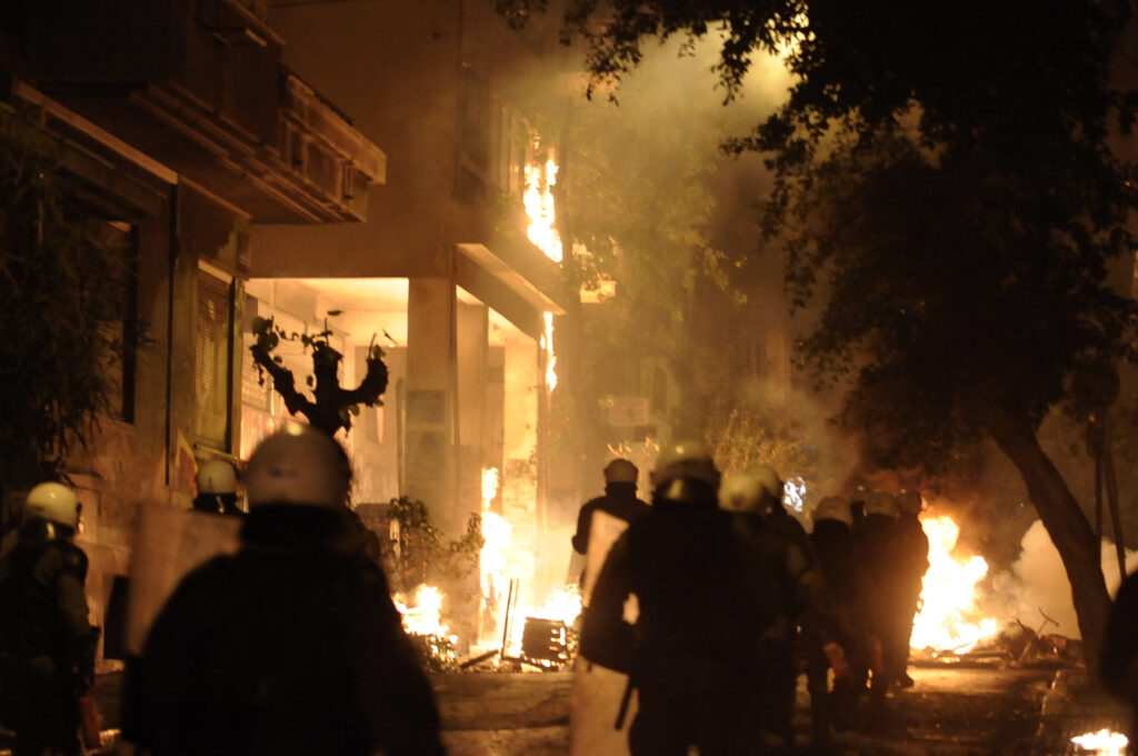 Επεισόδια τα ξημερώματα στο Πολυτεχνείο - Media