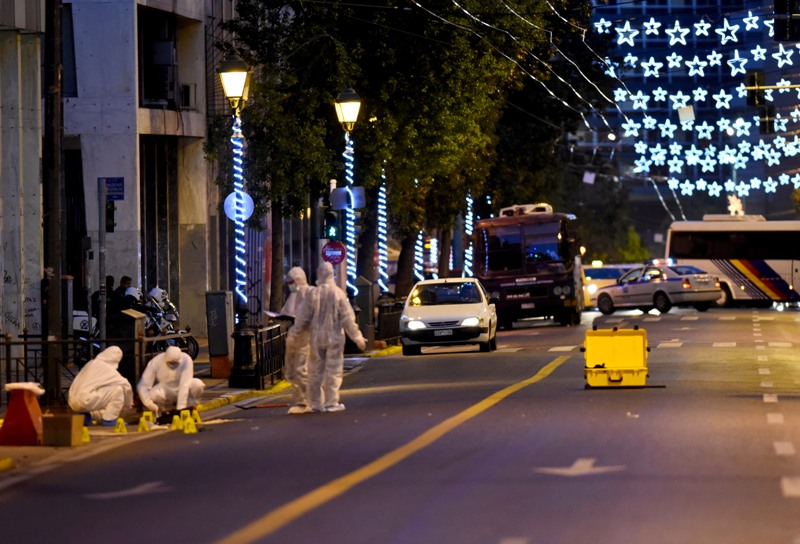 Αντιτρομοκρατική για τη βόμβα στο υπ. Εργασίας: «Κλασσική» η συνδεσμολογία, αλλά προβληματισμός από «ερασιτεχνικό» λάθος - Media