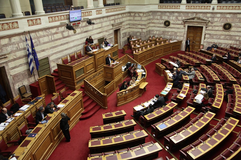 Περιορισμό των βουλευτικών προνομίων ζητούν βουλευτές του ΣΥΡΙΖΑ  - Media