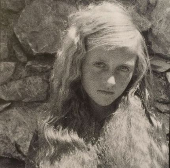 H ιστορία της ξανθιάς «νεράιδας» από την Κρήτη που μάγεψε Ιταλό ανθρωπολόγο (Photos, Video) - Media