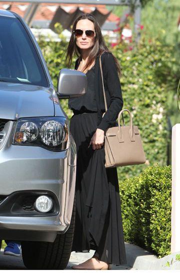 Όταν η Αντζελίνα κατέβηκε στον... Άδη (Photos) - Media