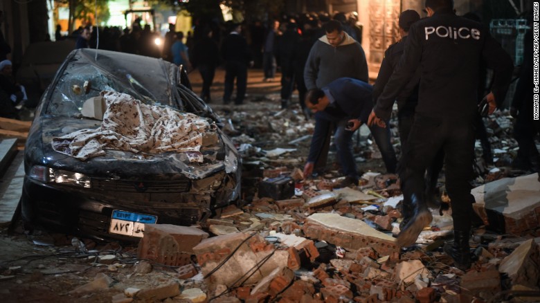 Χάος στην Αίγυπτο: Έξι αστυνομικοί νεκροί από έκρηξη βόμβας - O ISIS ανέλαβε την ευθύνη  - Media