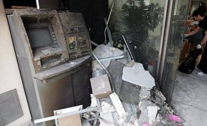 Πυρπόλησαν ΑΤΜ στη Θεσσαλονίκη - Media