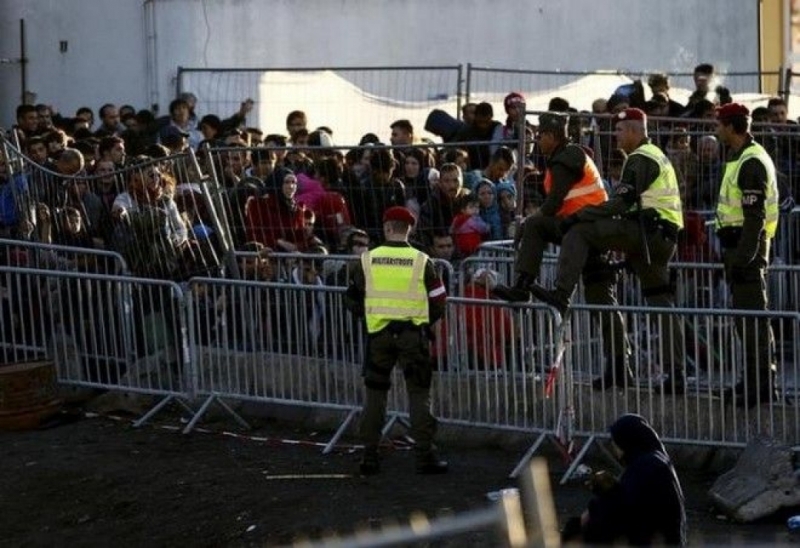 Φυλακή ή πρόστιμο στους... ψεύτες μετανάστες θα επιβάλλει η Αυστρία - Media