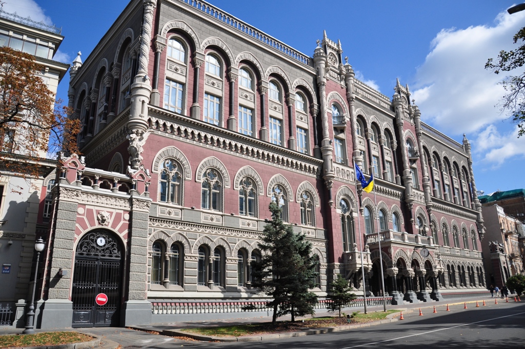 H μεγαλύτερη τράπεζα της Ουκρανίας διασώζεται από το κράτος - Έκκληση Ποροσένκο για ηρεμία στους καταθέτες - Media