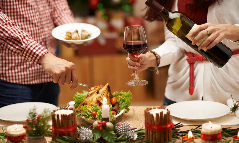 Στο γιορτινό τραπέζι με καούρα; Αυτοί είναι οι τρόποι για να μην έχετε ενοχλήσεις - Media