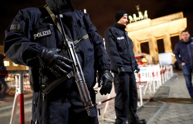 Η γερμανική αστυνομία απέτρεψε δεκάδες σεξουαλικές επιθέσεις και ληστείες το βράδυ της παραμονής - Media