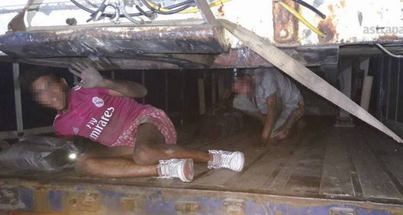 Χίος:  Συνελήφθη διακινητής που μετέφερε 10 μετανάστες με το φορτηγό του   - Media