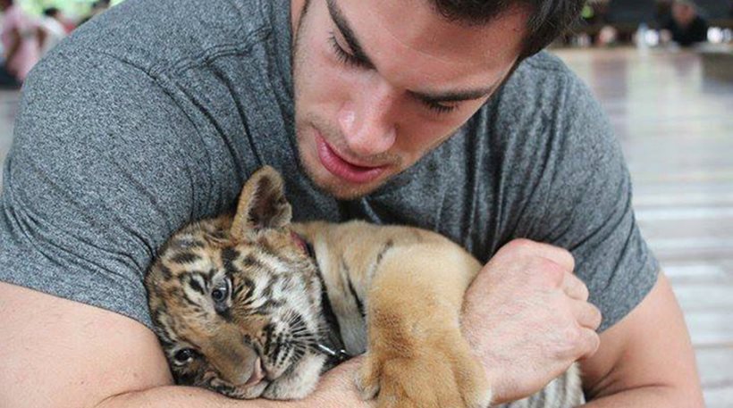 Δείτε τον πιο σέξι κτηνίατρο του κόσμου (Photos + Video) - Media