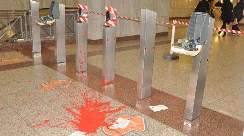Ανάληψη ευθύνης για την επίθεση με βαριοπούλες στον σταθμό ΗΣΑΠ στο ΚΑΤ - Media