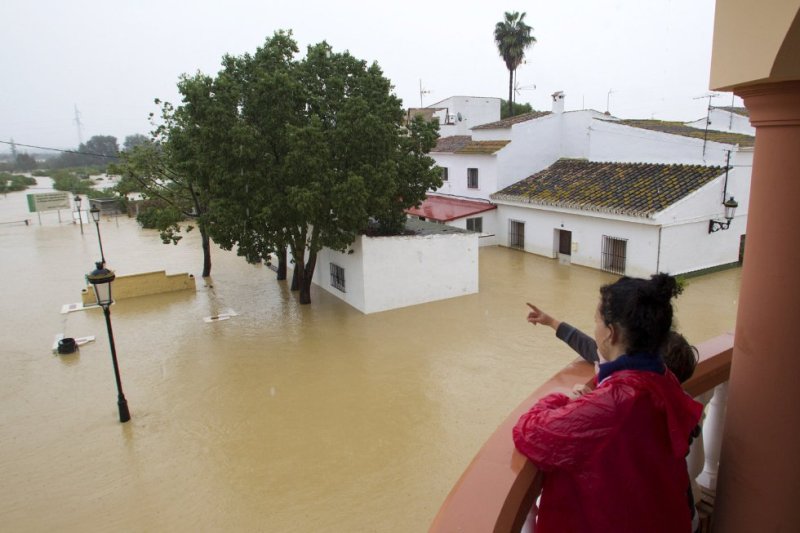 Σαρώνει τη νότια Ισπανία η κακοκαιρία - Δυο νεκροί από τις πλημμύρες (Photos) - Media