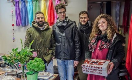 Τα αγωνιστικά κάλαντα της ΚΝΕ στα Χανιά για το 2016 - Media