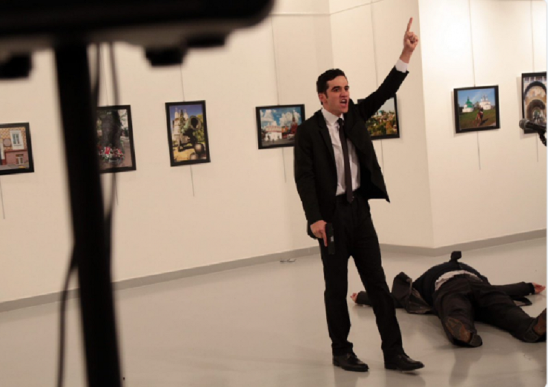 Καυτό ερώτημα από Χουριέτ: «Γιατί σκοτώθηκε από την αστυνομία ο δολοφόνος του Ρώσου πρέσβη;» - Media