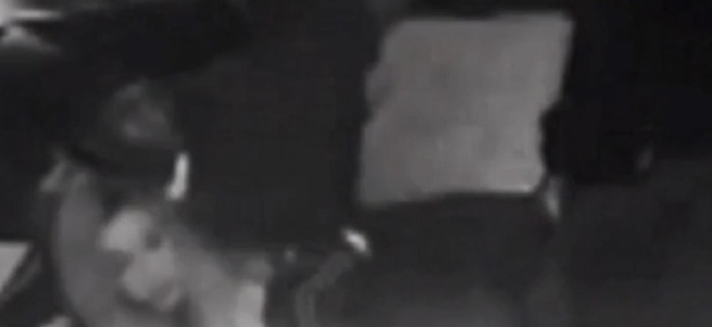 Για πρώτη φορά στη δημοσιότητα βίντεο από την ληστεία της Κιμ Καρντάσιαν στο Παρίσι - Αποκαλύπτεται το πρόσωπο ενός από τους δράστες - Media