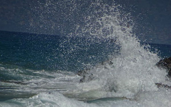 Η δραματική διάσωση των ναυαγών στην Άνδρο - Βίντεο ντοκουμέντο  - Media