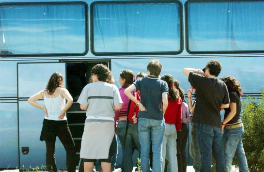 Σοκ στην Κρήτη: Καθηγητής πέθανε στο λεωφορείο της μαθητικής εκδρομής   - Media