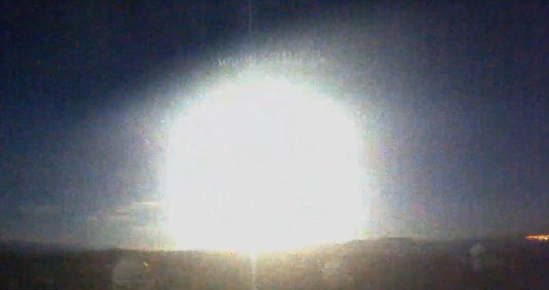 Πανικός από πτώση μετεωρίτη - Γιγάντια μπάλα φωτός από την έκρηξη (Video) - Media