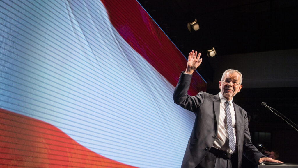 Ο Αλεξάντερ Βαν Ντερ Μπέλεν νέος πρόεδρος της Αυστρίας - Παραδέχτηκαν την ήττα τους οι ακροδεξιοί - Media