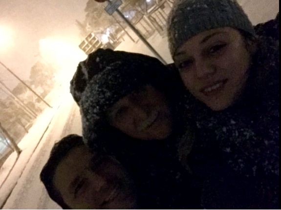 Ο Γιώργος Παπαδάκης… παίζει στο χιόνι με τους συνεργάτες τους (Photos) - Media