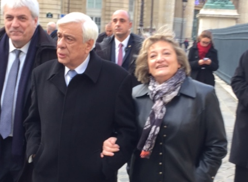 Στους δρόμους της Σορβόννης ο Παυλόπουλος παρέα με τη σύζυγο του (Photo) - Media