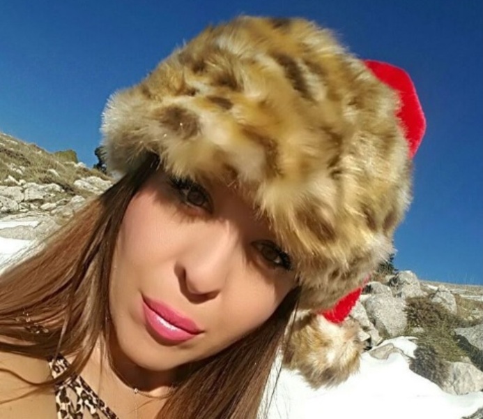 Γνωστή γυμνάστρια κάνει κάμψεις στο χιόνι και... λιώνουν οι πάγοι (Photo) - Media