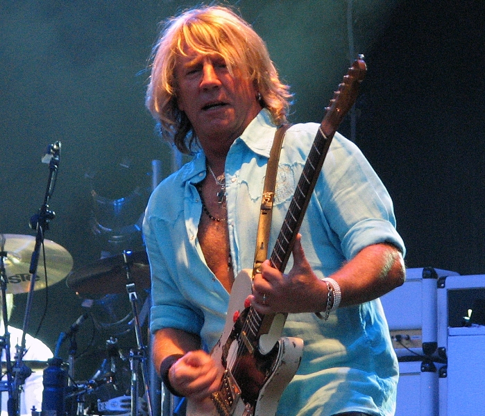 To ροκ θρηνεί: Πέθανε ο κιθαρίστας και «ψυχή» των Status Quo (Video) - Media