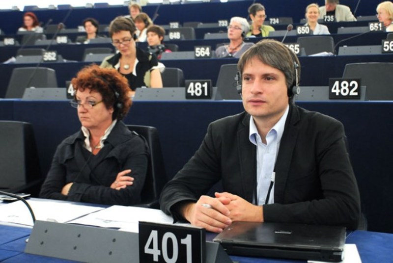 Οι Πράσινοι ευρωβουλευτές καταγγέλουν: Οι θεσμοί παραβιάζουν το ευρωπαϊκό εργατικό δίκαιο στην Ελλάδα - Media