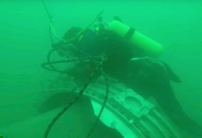 Βίντεο ντοκουμέντο με υποβρύχιες εικόνες από την ανάσυρση συντριμμιών του Τουπόλεφ - Media