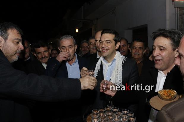 Οι ρακές και το αντικριστό… καθυστέρησαν τον Τσίπρα (Photos) - Media