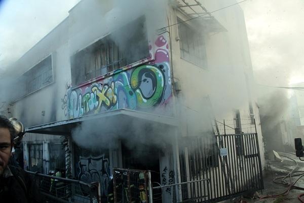 Υπό μερικό έλεγχο η φωτιά σε βιοτεχνικό κτίριο στον Κηφισό (Photos) - Media