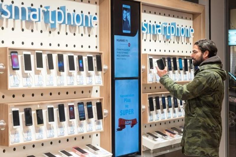 29-07-2016Λάτρεις της τεχνολογίας και των gadgets οι Νίκος Αναδιώτης, Ρένος Ρώτας, Γιάννης Χατζηγεωργίου και Νικολέττα Ράλλη επισκέφθηκαν τα κατάστημα της WIND για τις Χριστουγεννιάτικες αγορές τους. - Media