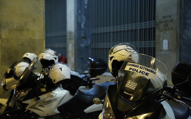 Πέταξε μολότοφ σε ΑΤΜ στην Κάνιγγος - Media