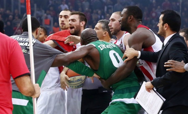 Ξύλο στη φυσούνα του ΣΕΦ! - Μετά τη λήξη του ημιτελικού Ολυμπιακού - Παναθηναϊκού - Media