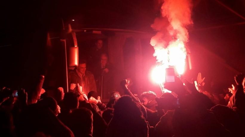 Χαμός στην άφιξη του Παναθηναϊκού στο ΟΑΚΑ - Αποθέωση από τους οπαδούς μετά το διπλό στο ΣΕΦ (Photos) - Media