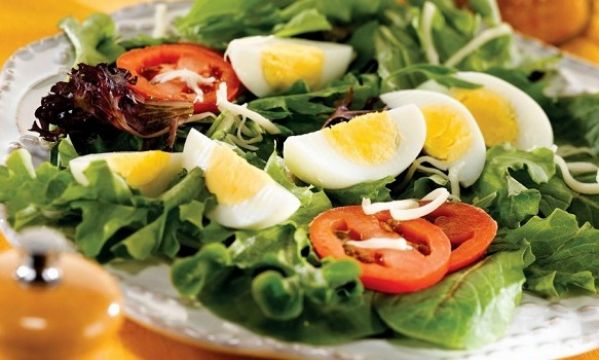 Γιατί τα αβγά πρέπει να τα τρώμε με πράσινες σαλάτες - Media