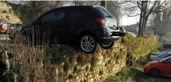 Παρκάρισμα στον... αέρα στο δημοτικό πάρκινγκ στα Γιάννενα (Photos) - Media