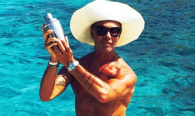 Πώς την πάτησε ο Λάκης Γαβαλάς όταν πήγε να κάνει μπότοξ - Του έπεσε το βλέφαρο και το... χρυσοπλήρωσε (Video) - Media