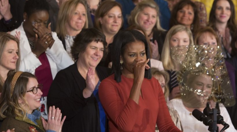 Με «σπασμένη» φωνή η αποχαιρετιστήρια ομιλία της Μισέλ Ομπάμα  - Media
