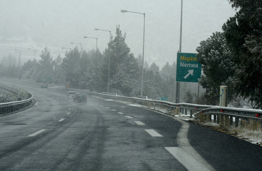 Φονική η κακοκαιρία και στην Ελλάδα - Ολονύχτια ταλαιπωρία για δεκάδες οδηγούς  - Media