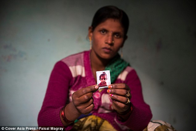 Φρίκη: Της έκαψε το γιο με οξύ γιατί δεν ήθελε να τον παντρευτεί (Σκληρές Εικόνες) - Media