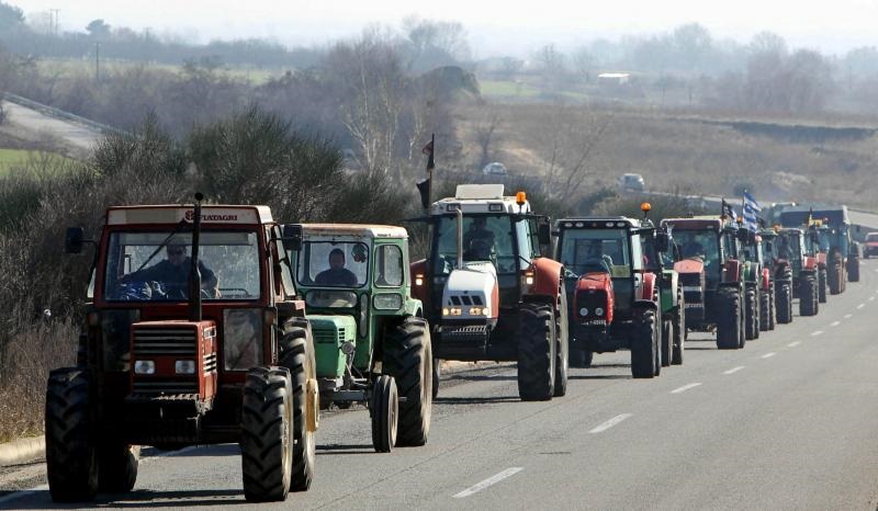 Αγρότες έκλεισαν την εθνική οδό Πατρών-Πύργου	 - Media