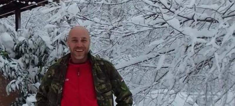 Ο Γιώργος Αμυράς είναι δυο μέρες, αποκλεισμένος στα χιόνα δίχως νερό και ρεύμα, αλλά το διασκεδάζει αφάνταστα - Media