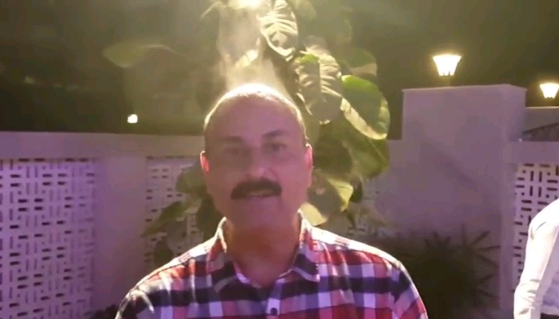 Τι έπαθε το κεφάλι του και βγάζει καπνούς; (Video) - Media