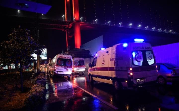 Κωνσταντινούπουλη- Οι συγκλονιστικές μαρτυρίες θαμώνων: Σήκωνα πτώματα από πάνω μου (Videos) - Media