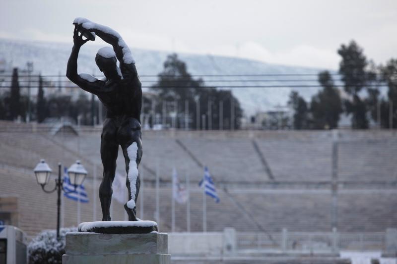 Στα λευκά η Αθήνα - Εντυπωσιακές εικόνες από το χιονισμένο Λεκανοπέδιο  - Media