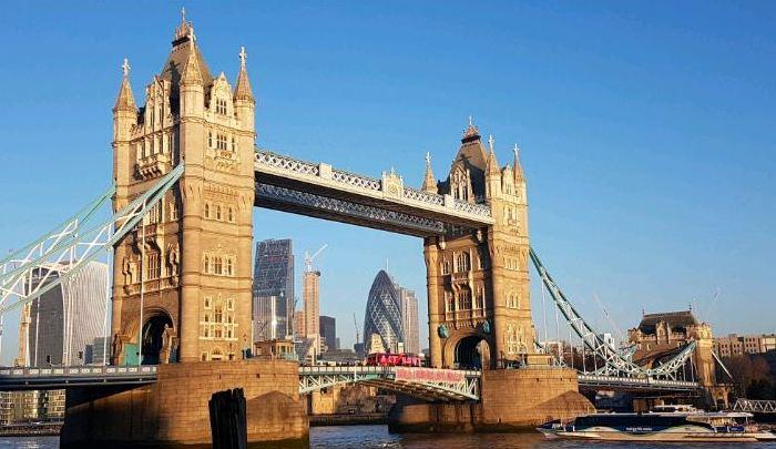 Εκλογικό «τεστ» για την Τερέζα Μέι οι τοπικές εκλογές - Media