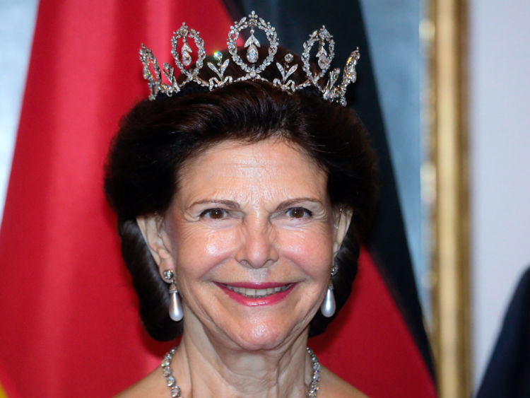 Βασίλισσα Σίλβια της Σουηδίας: Το παλάτι είναι στοιχειωμένο! - Media