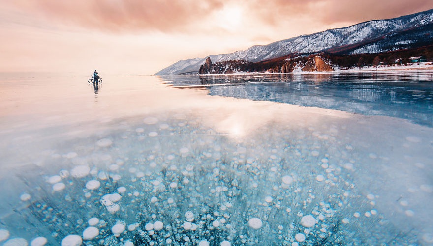 Εντυπωσιακές εικόνες από το «Μπλε Μάτι της Σιβηρίας» - Την βαθύτερη και γηραιότερη λίμνη του κόσμου (Photos) - Media