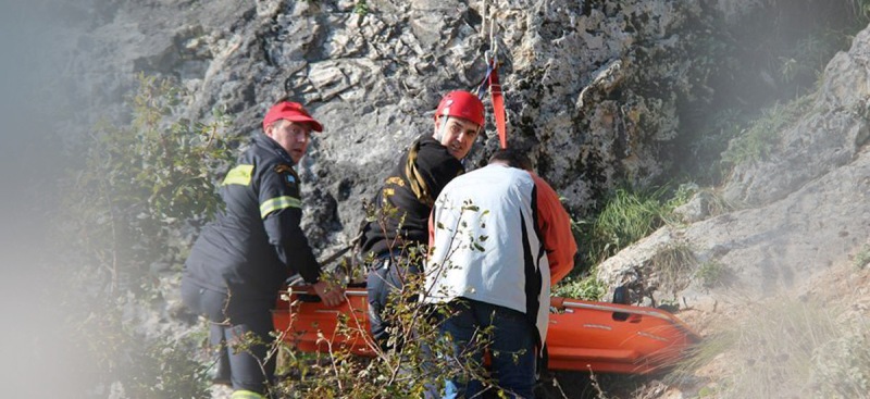 Φθιώτιδα: Αυτοκίνητο έπεσε σε γκρεμό 15 μέτρων – Τρία άτομα στο Νοσοκομείο  - Media